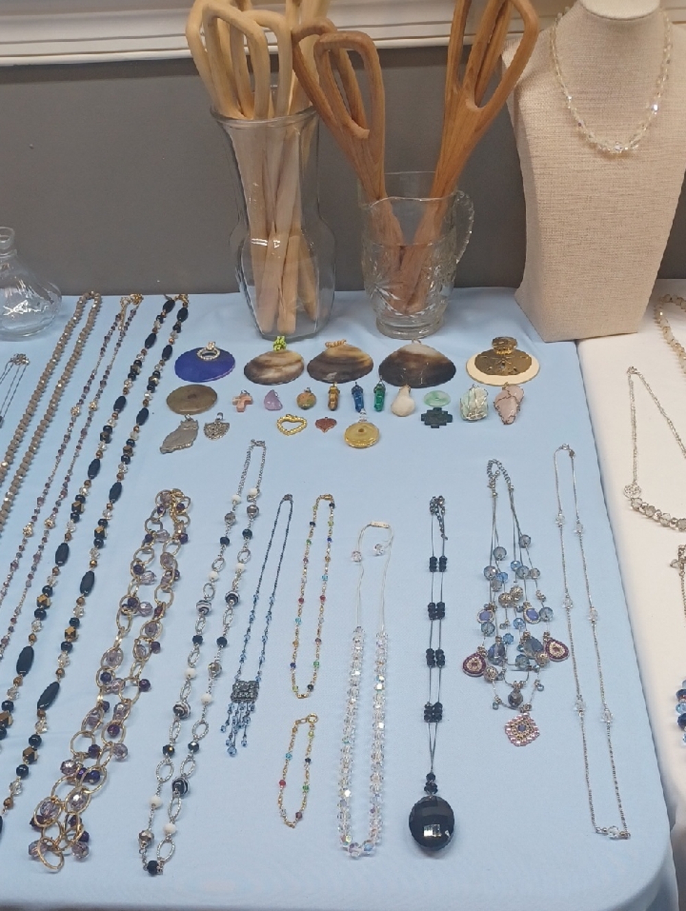 Preview For 5-19-26 .. 16lbs Of Crystal.. 8.00 Starts On Necklaces - Picture 10 of 17